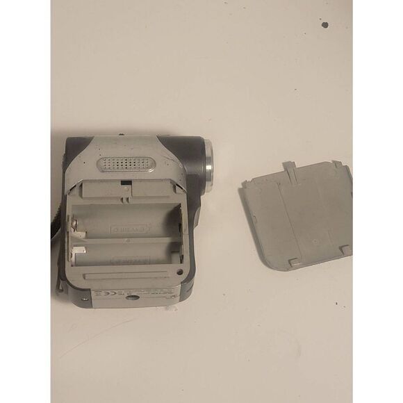 Aiptek Silver 6 Mega Pixel 4X Smart Zoom Digital Video Camcorder - Picture 4 of 6